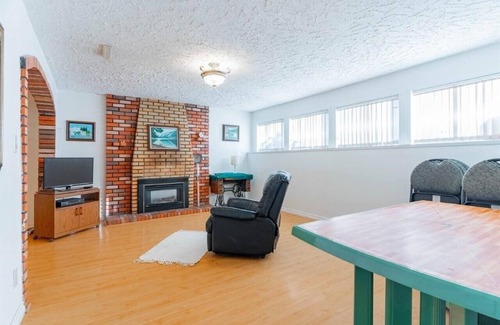 Guildford House | Great Location, Family Room for 6 Near Guildford Town Center, Surrey!