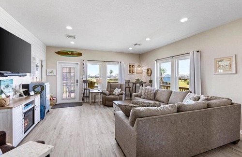 Surfside Beach House | Great Location, Fenced Yard, Pet Friendly! Low Rate!