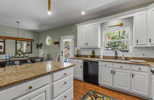 Sapphire House | Great Location for Rest and Relaxation.along with a Hot Tub!