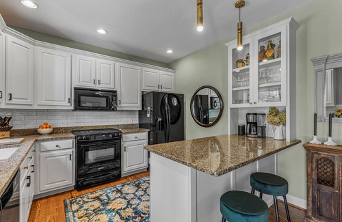 Sapphire House | Great Location for Rest and Relaxation.along with a Hot Tub!