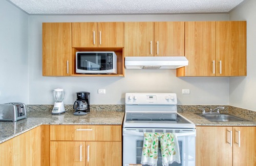 Barrio Santa Lucia Apartment | Great location, gated condo in Costa Linda Jacó w/a shared pool & full kitchen