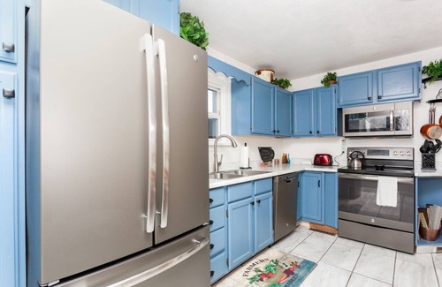 Arvada House | GREAT location in Old Town Arvada, 3bd/2ba, with pet friendly yard