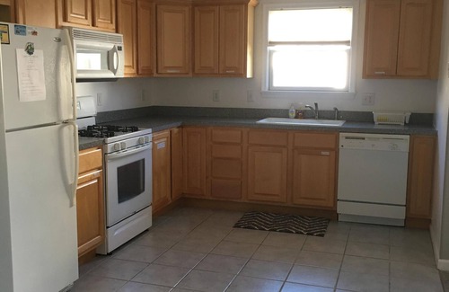 Wildwood House | Great location, just steps away from the Boardwalk, Convention Center & Beaches!