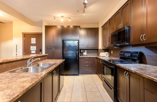 East Kootenay Condo | Great Location l AC | Mountain Views