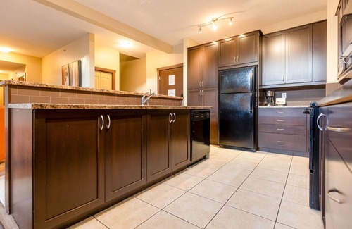 East Kootenay Condo | Great Location l AC | Mountain Views