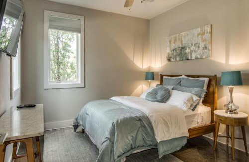 Edgehill House | Great Location, Large Home - Roof Deck, Walk to Ni
