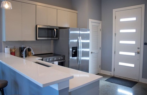 Hadley - Washington Apartment | Great Location! Minutes From Downtown!