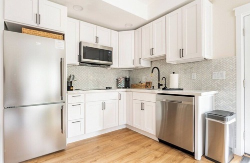 Maple Valley Apartment | Great Location-Modern-Luxury-Hot Tub-Private Deck