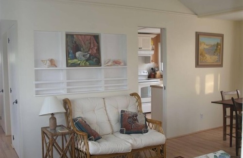 Little Compton House | Great Location Next to Tappan's Beach.