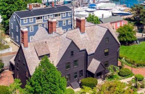 Danvers House | Great Location Near Dane Street Beach! Relaxing and Pet-friendly Accommodation!