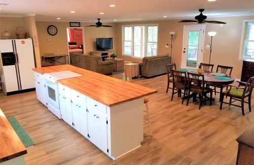 Eutawville House | Great Location on Southern shoreline of Lake Marion