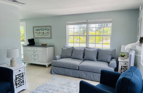 Ilexhurst Condo | GREAT LOCATION! Peaceful & Tropical Condo Steps to Beautiful Holmes Beach, AMI!