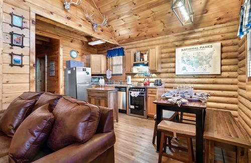 Pigeon Forge Cabin | Great Location! Private Hot Tub No Scary Roads