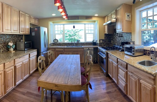 Sandpoint House | Great Location, relax by Sandpoint City Beach Park or shop downtown