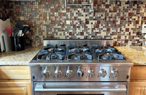 Sandpoint House | Great Location, relax by Sandpoint City Beach Park or shop downtown