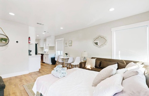 San Gabriel House | Great Location, SGV/626 Free Parking, 15-min to LA