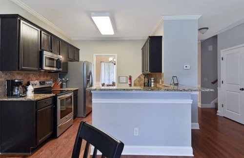 Fortson House | Great location! Spacious 4BR home in N. Columbus