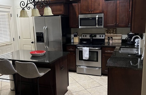 Oxford Condo | Great Location! Spacious condo1 mile to the Campus and short drive to the square