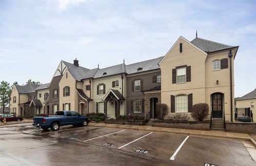 Oxford Condo | Great Location! Spacious condo1 mile to the Campus and short drive to the square