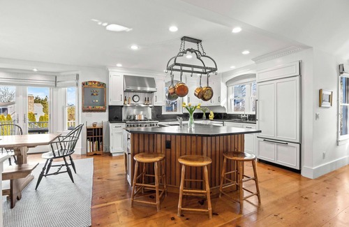 Chatham House | Great Location Steps to Chatham Lighthouse & Town