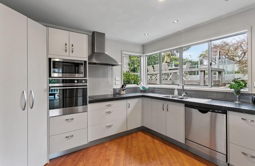 Waipahihi House | Great location,Thermal plunge pool, Free WIFI