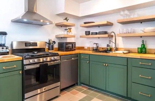 Central Northside House | Great Location to Pittsburgh Attractions