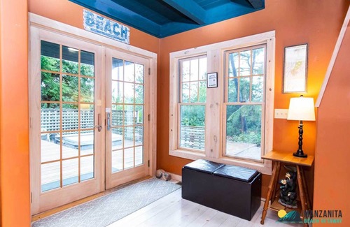 Manzanita House | Great Location, unique, close to town, hot tub, dog friendly!