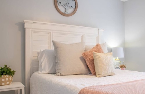 Fortson House | Great Location & Updated! - Cottonwood Cottage