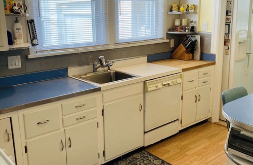 Margate City House | Great Location. Walk to the beach, shops and restaurants