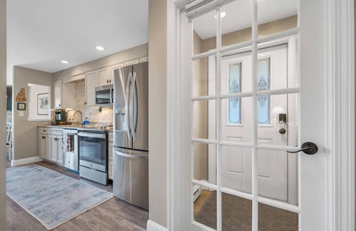 Bartlett Condo | Great locationfor SKI SEASON indoo door poolnInquire about ski season deals NOW