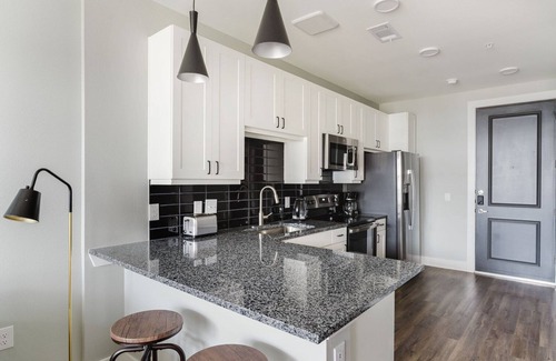 McNeil Apartment | Great Lost Plains 1BR w/Parking, Gym, Pool & W/D, by Blueground