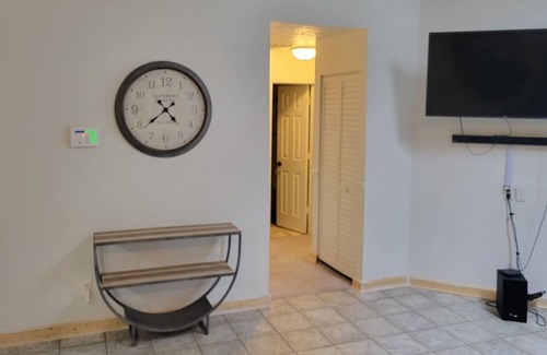 Pike Condo | Great luxury condo- close to highway, downtown, airport and more!