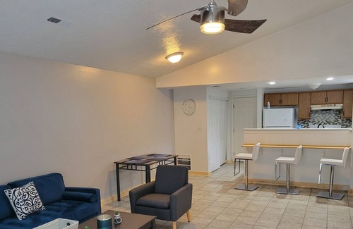 Pike Condo | Great luxury condo- close to highway, downtown, airport and more!