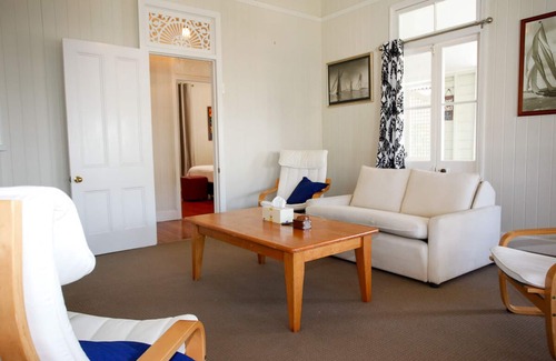Manly House | Great Manly Qld’er with views, walk to water and wifi
