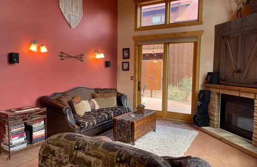 Moab South Valley House | Great Moab Rim views, peaceful home along golf course neighbourhood