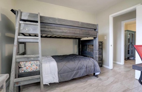 La Marque House | Great Modern Home Galveston Fishing Beach Shopping Restaurants