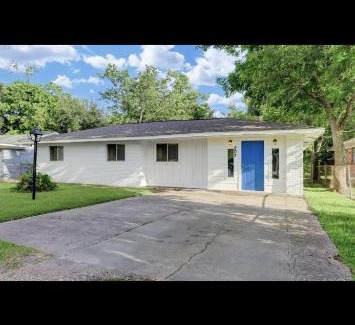 La Marque House | Great Modern Home Galveston Fishing Beach Shopping Restaurants