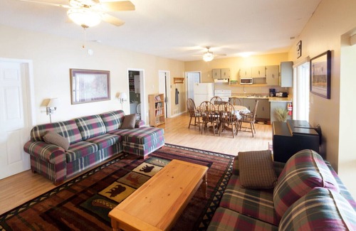 Seguin House | Great Muskokan Waterfront Cottage, 7-Bedroom Vacation House @ Sunny Point Resort
