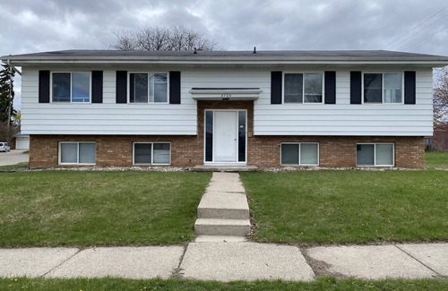 Lansing Condo | Great neighborhood for biking or walking and located on bus route.