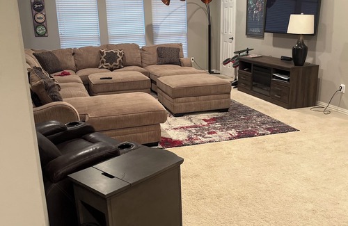 Frisco House | Great neighborhood house with two bedrooms upstairs available to rent