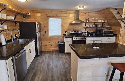 Greenville House | Great North Getaway- Sleeps 10- Direct ATV Access