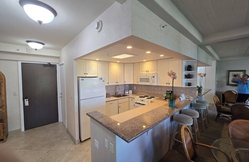 Kaanapali Condo | Great Ocean View #357 1-bedroom 2-bath at The Whaler SPECIAL PRICING BOOK NOW!