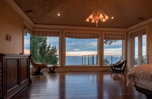 Surrey House | Great Ocean View House
