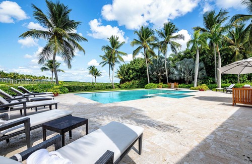 Las Palmas Villa | Great outdoor spaces make this a unique vacation spot