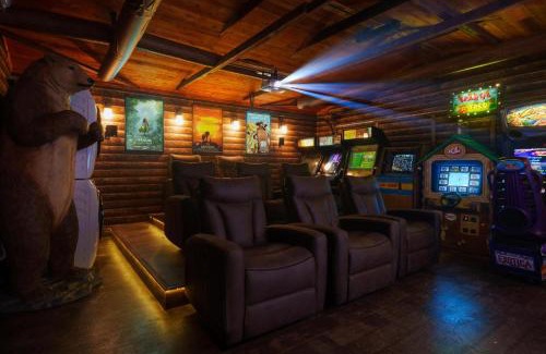 Southwest Anaheim House | Great Outdoors: Arcade, Golf, Theater, Sauna @more