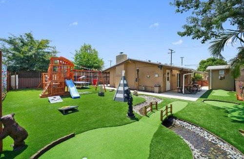 Southwest Anaheim House | Great Outdoors: Arcade, Golf, Theater, Sauna @more