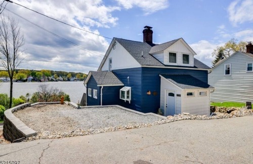 Hopatcong House | Great panoramic view of the lake. Outdoor entertainment areas. family-friendly.