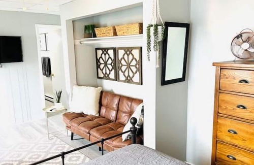 Little Salisbury Apartment | Great place for a couple!