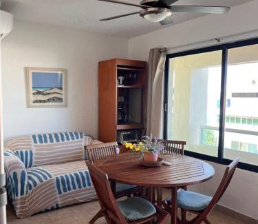 Zona Hotelera Apartment | Great price on the beach
