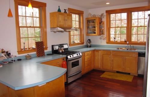 Vineyard Haven House | GREAT PRICE!PETS WELCOME! 2 Decks, Porch,Linens Included,Outdoor Shower, A/C